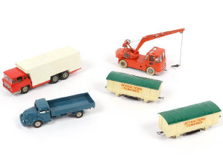 Lot 21 - DIVERS (5)