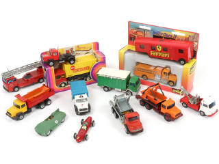 Lot 83 - DIVERS (12)