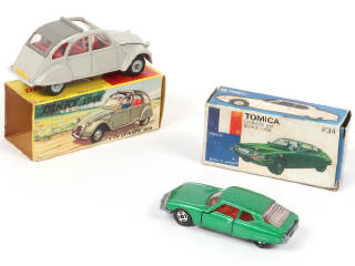 Lot 46 - DIVERS (2)