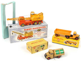Lot 260 - DINKY TOYS (GB) (3)