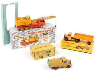 Lot 260 - DINKY TOYS (GB) (3)