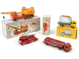 Lot 291 - DINKY TOYS (FRANCE) (4)
