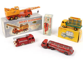 Lot 291 - DINKY TOYS (FRANCE) (4)