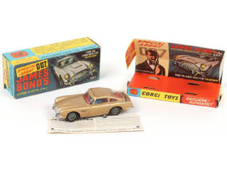 Lot 125 - CORGI TOYS (GB) (1)