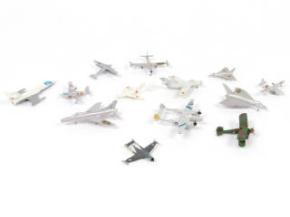 Lot 69 - DIVERS (13)