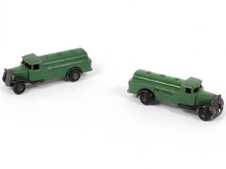 Lot 256 - DINKY TOYS (GB) (2)