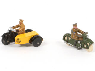 Lot 258 - DINKY TOYS (GB) (2)