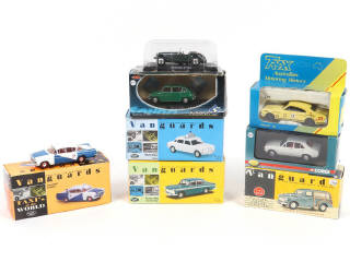 Lot 65 - DIVERS (8)