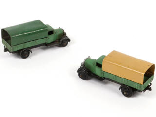 Lot 255 - DINKY TOYS (GB) (2)