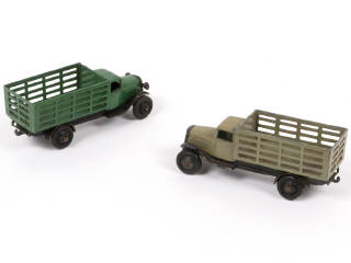 Lot 257 - DINKY TOYS (GB) (2)