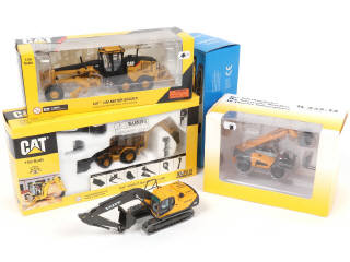Lot 77 - DIVERS (4)