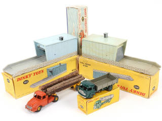 Lot 303 - DINKY TOYS (FRANCE) (4)