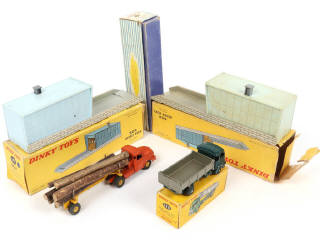 Lot 303 - DINKY TOYS (FRANCE) (4)