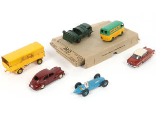 Lot 307 - DINKY TOYS (FRANCE) (7)