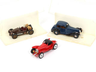 Lot 219 - DIVERS (3)