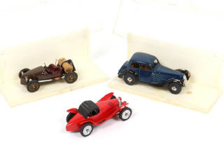 Lot 219 - DIVERS (3)