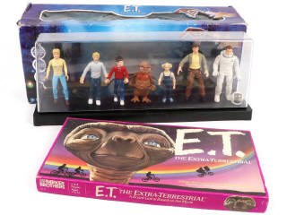 Lot 144 - DIVERS (2)