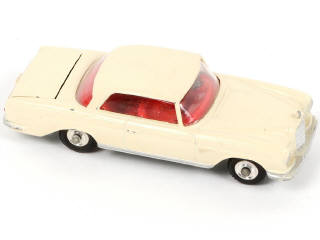 Lot 197 - CORGI TOYS (GB) (3)