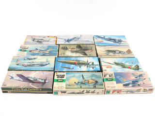 Lot 25 - DIVERS (12)