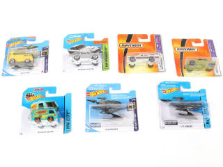 Lot 63 - DIVERS (16)