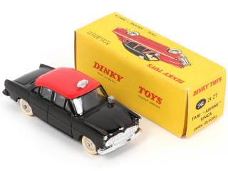 Lot 335 - DINKY TOYS (FRANCE) (1)