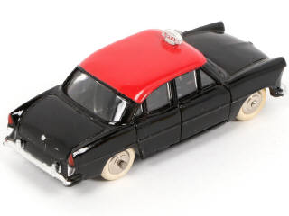 Lot 335 - DINKY TOYS (FRANCE) (1)