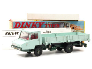 Lot 825 - DINKY TOYS FRANCE (1)