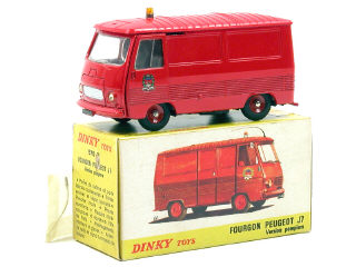 Lot 830 - DINKY TOYS FRANCE (1)