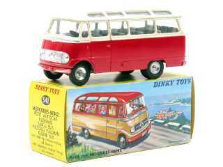 Lot 813 - DINKY TOYS FRANCE (1)