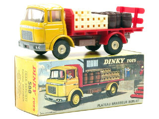 Lot 819 - DINKY TOYS FRANCE (1)