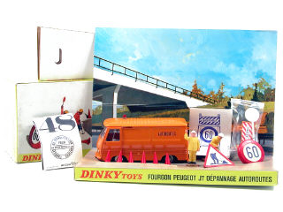 Lot 831 - DINKY TOYS FRANCE (1)