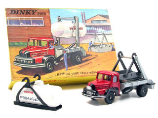 Lot 828 - DINKY TOYS FRANCE (1)