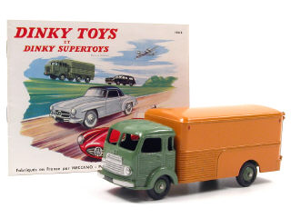 Lot 842 - DINKY TOYS FRANCE (2)