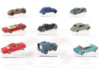Lot 289 - DINKY TOYS (9)