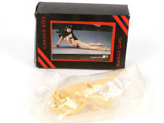 Lot 16 - DIVERS (3)