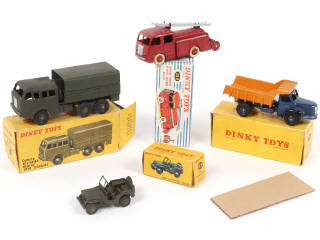 Lot 256 - DINKY TOYS (FRANCE) (4)