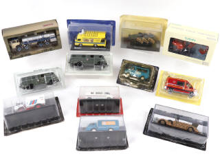 Lot 43 - DIVERS (12)
