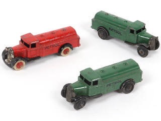 Lot 246 - DINKY TOYS (GB) (3)