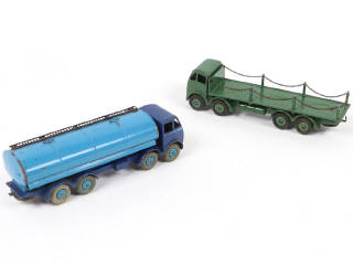 Lot 236 - DINKY TOYS (GB) (2)