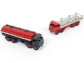 Lot 237 - DINKY TOYS (GB) (2)