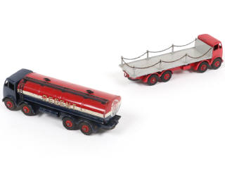 Lot 237 - DINKY TOYS (GB) (2)