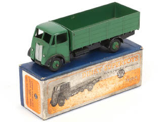 Lot 228 - DINKY TOYS (GB) (1)