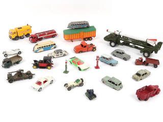 Lot 36 - DIVERS (24)