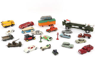 Lot 36 - DIVERS (24)