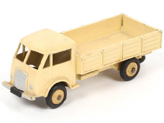 Lot 266 - DINKY TOYS (FRANCE) (1)