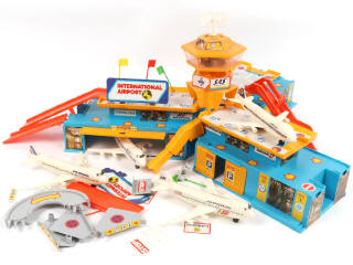 Lot 18 - DIVERS (2)
