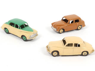 Lot 240 - DINKY TOYS (GB) (3)