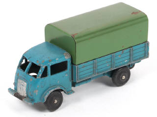 Lot 267 - DINKY TOYS (FRANCE) (1)