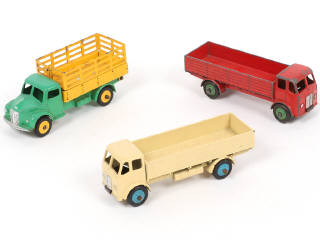 Lot 242 - DINKY TOYS (GB) (3)