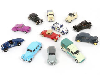 Lot 62 - DIVERS (12)